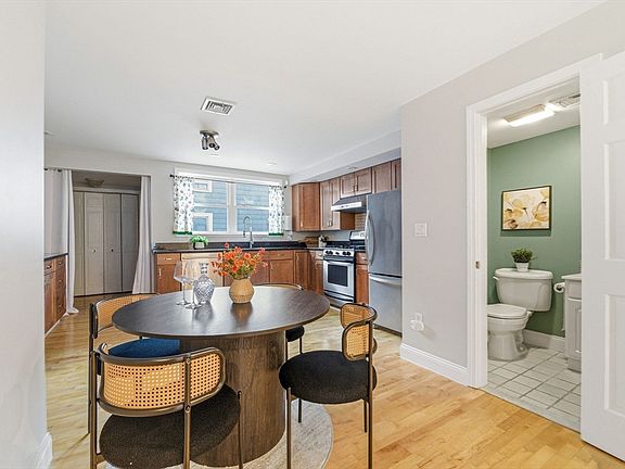 5th image of 3 Mullins Ct #3