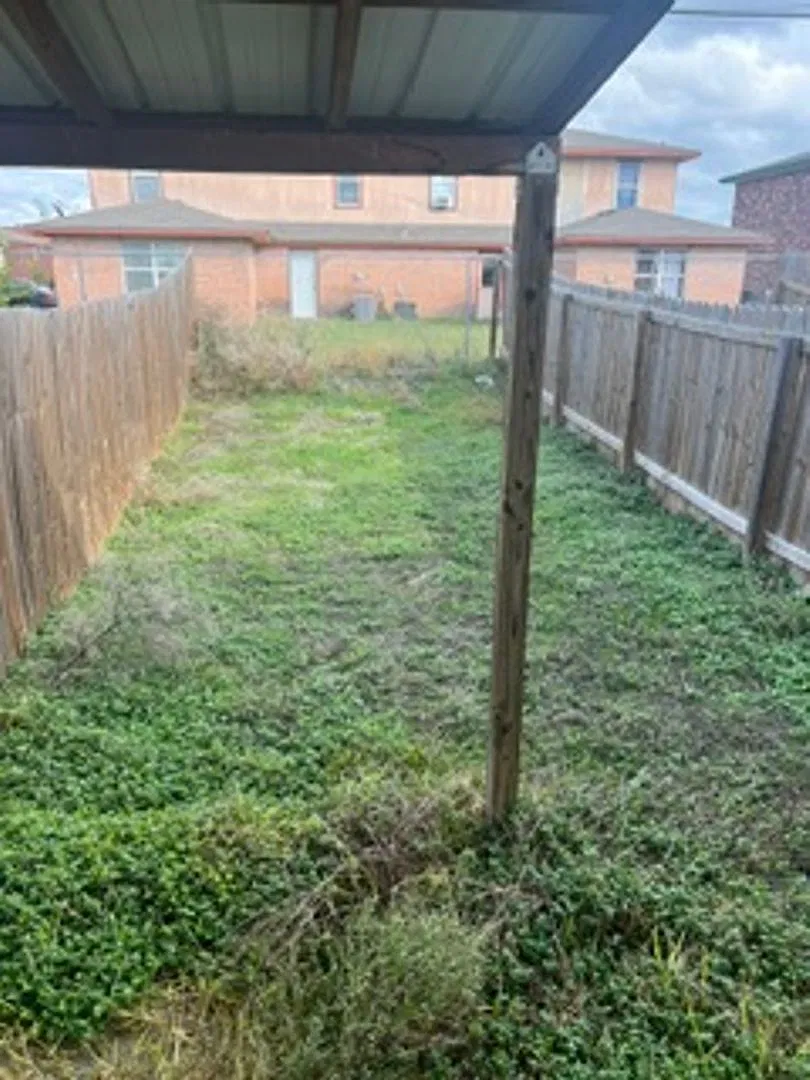 2 bed, 1.5 bath, 976 sqft, $650 — Photo 2