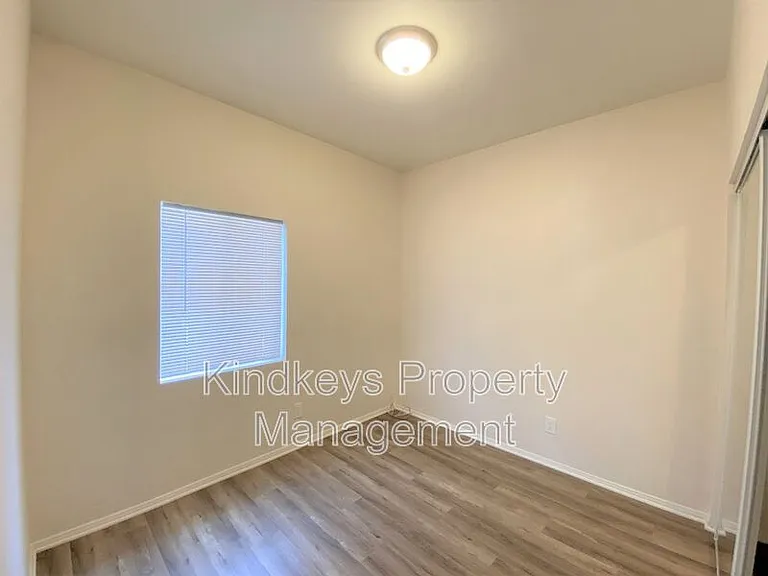 4674 Iowa St — Photo 10