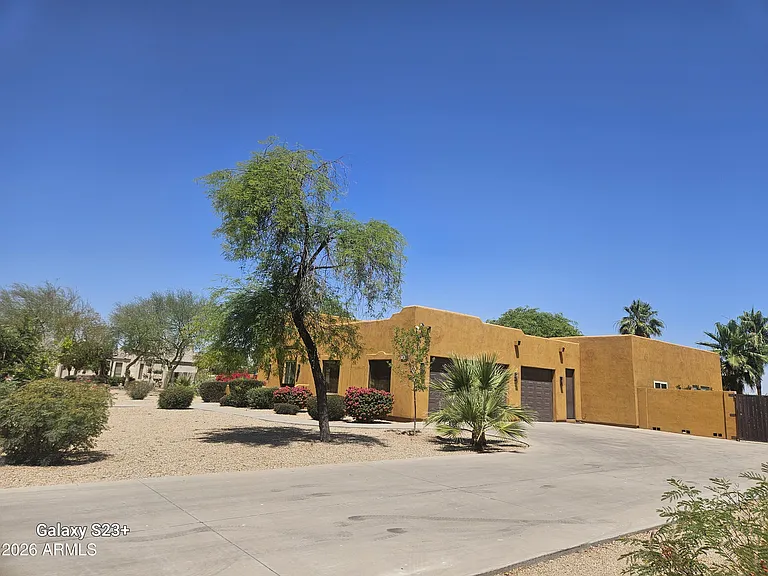 5118 W Winston Dr — Photo 2