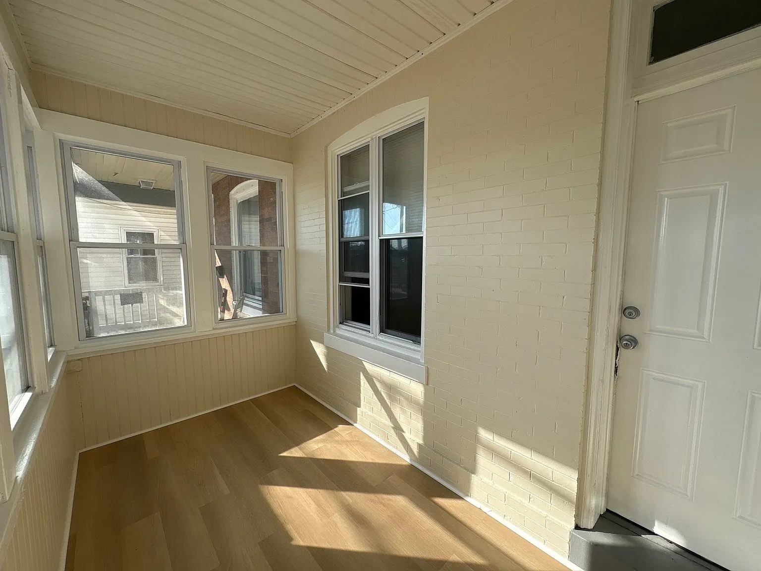 4 bed, 2200 sqft, $2,200 — Photo 2