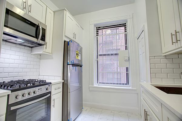 1st image of 204 W 96th St #2C