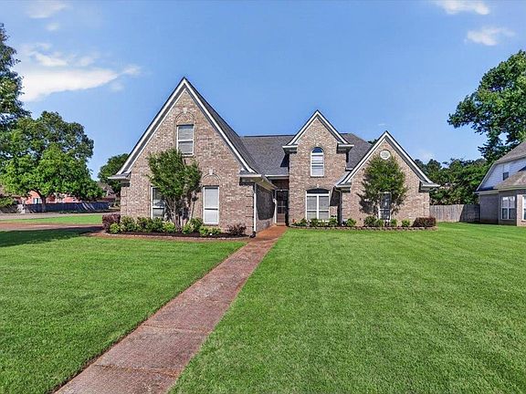 2nd image of 4450 Guinevere Ln