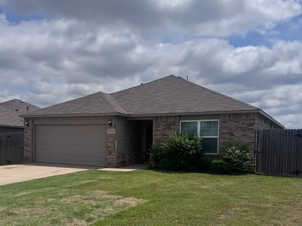 10300 Hidden Village Dr, Oklahoma City, OK 73120