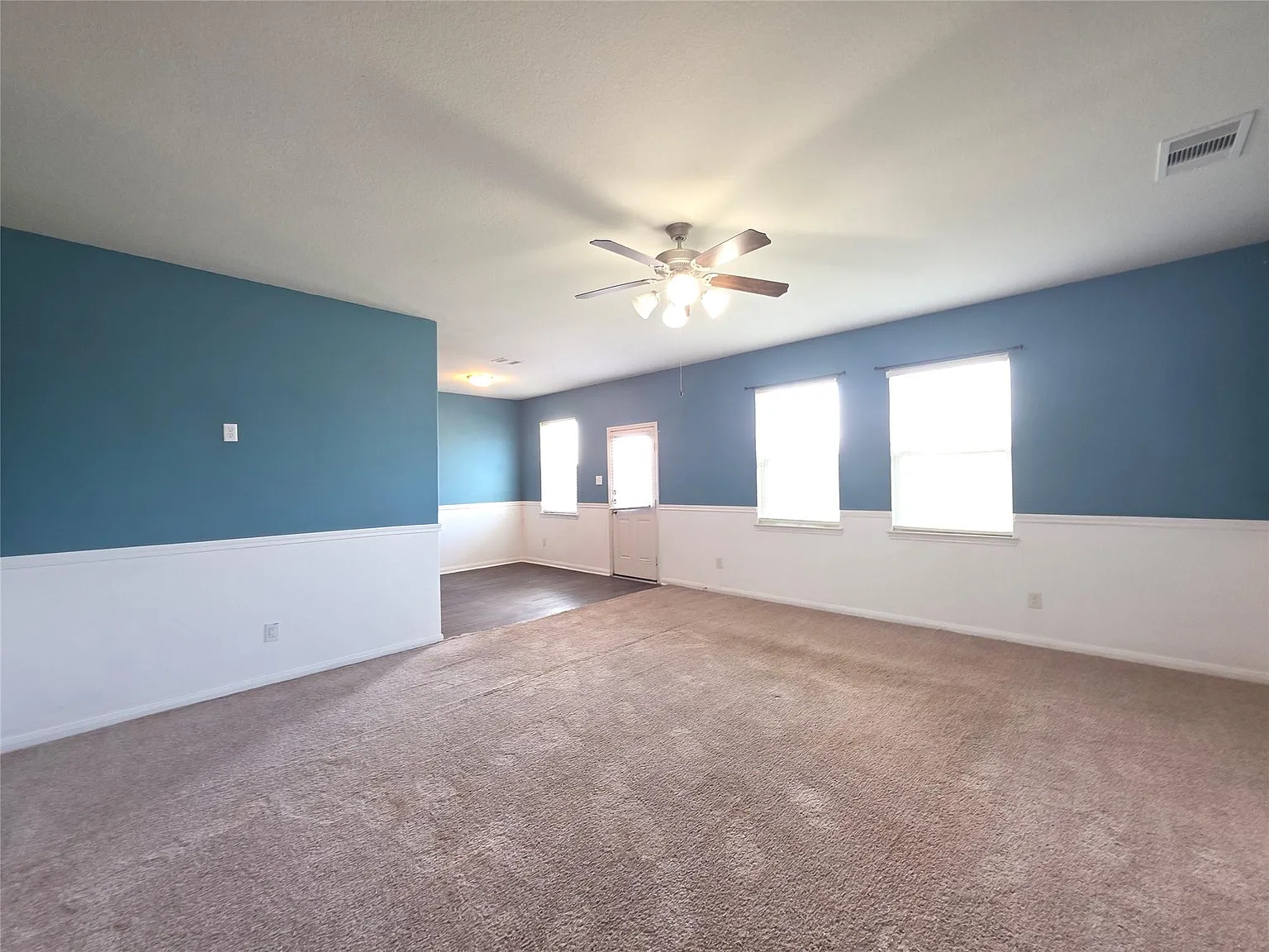 3 bed, 2.5 bath, 1949 sqft, $1,700 — Photo 4