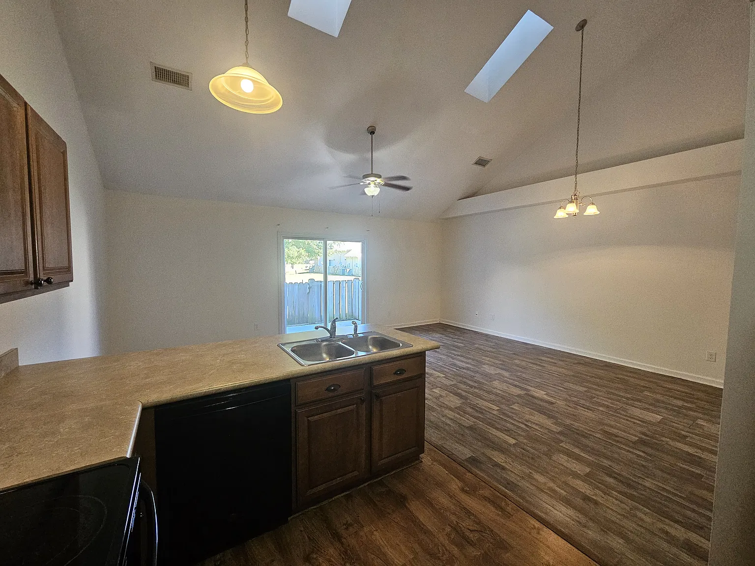 3 bed, 1448 sqft, $1,795 — Photo 4