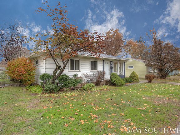 2nd image of 1635 Fuller Ave NE
