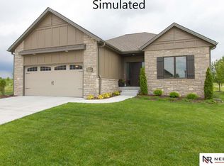 10157 Edgewater Ln, Lincoln, NE 68527