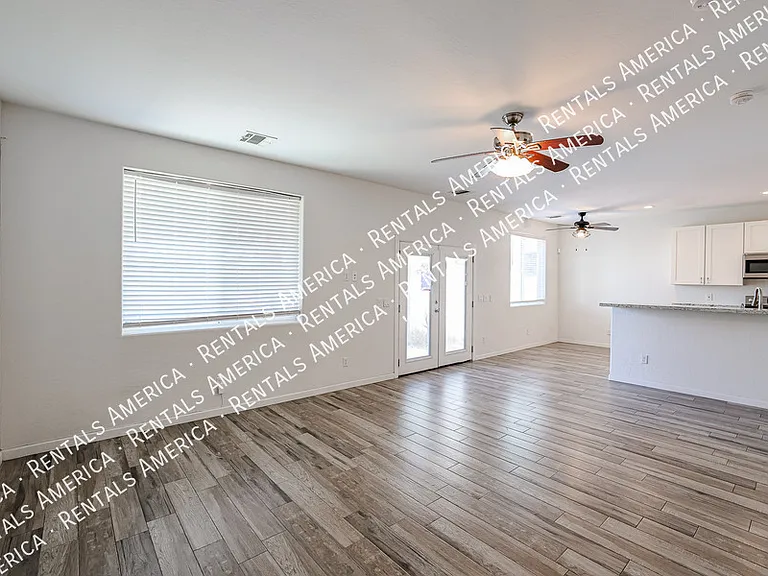 11862 N 79th Dr — Photo 4
