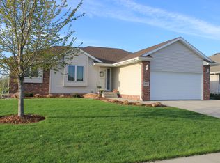 1650 Woods Dr, Fremont, NE 68025