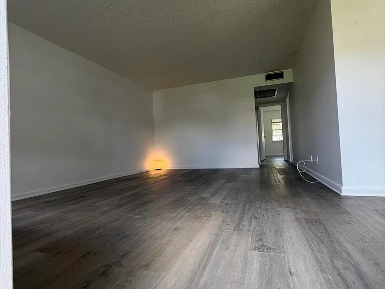 266 Brighton Dr E #G — Photo 3