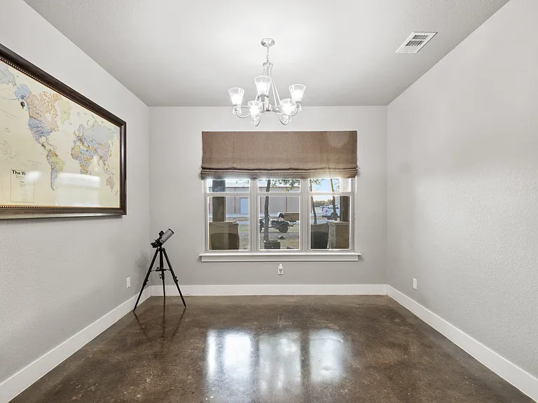512 Barham Ln — Photo 6
