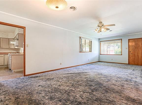 3rd image of 829 Homestead Ave