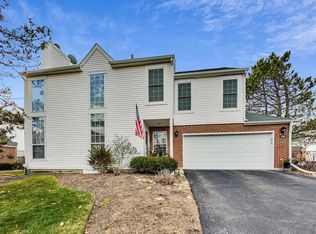 114 Meadowbrook Ln #28-C, Lake Bluff, IL 60044