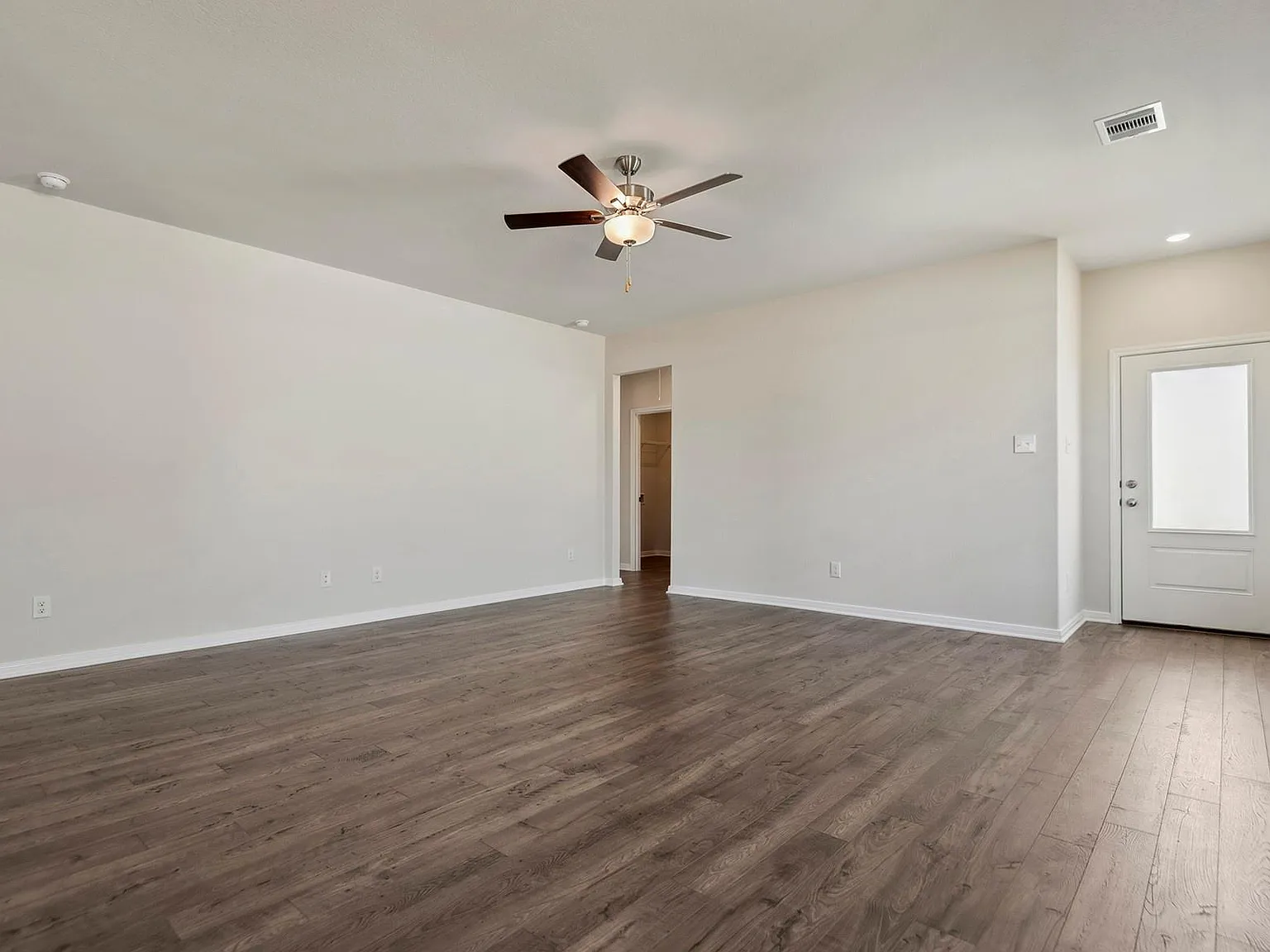 3 bed, 2.0 bath, 1306 sqft, $1,770 — Photo 3