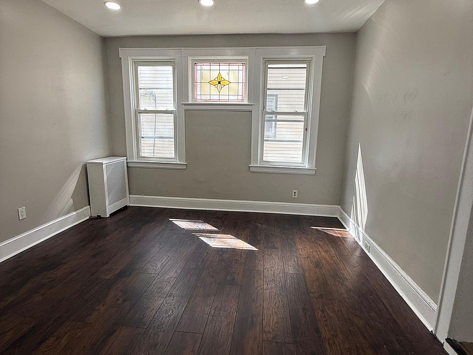 1st image of 9 39th St Floor 1