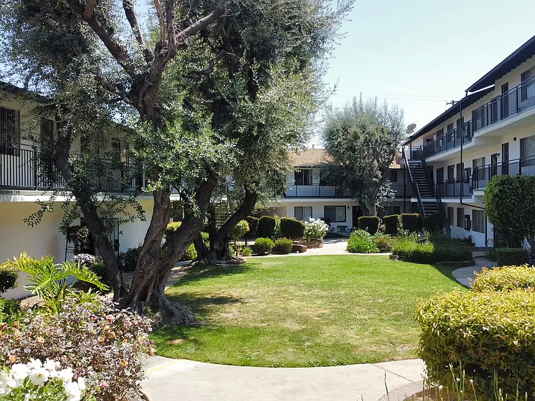 El Rancho — Photo 23