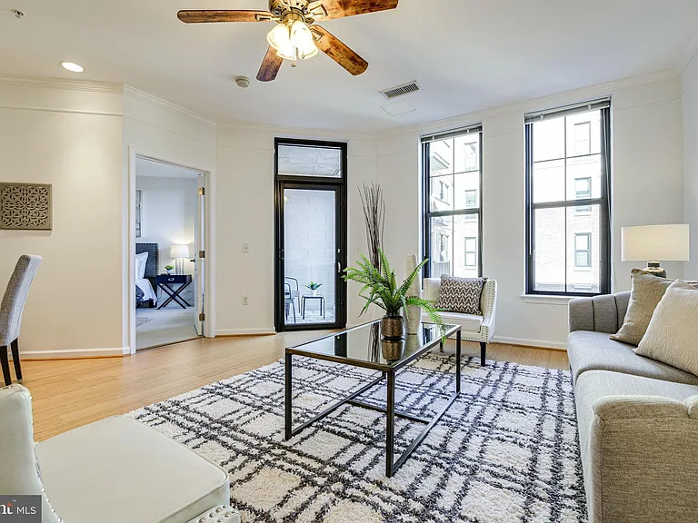 444 W Broad St #523 — Photo 9
