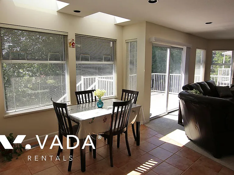 1572 Salal Cres — Photo 9