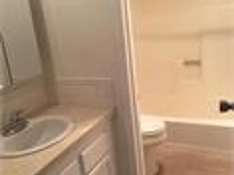 615 N State St — Photo 11