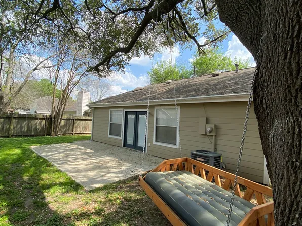 8443 Lake Crystal Dr, Houston, TX 77095