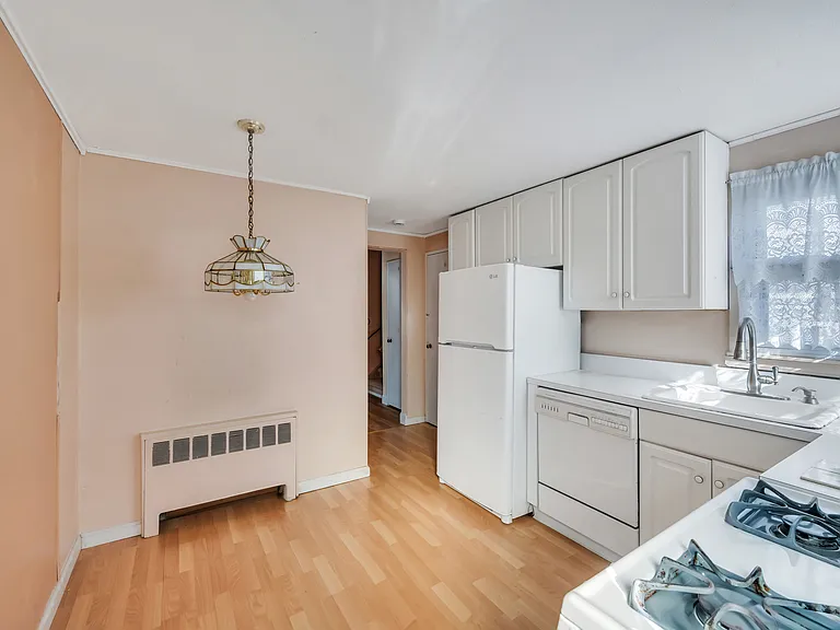 99 Dean St — Photo 10