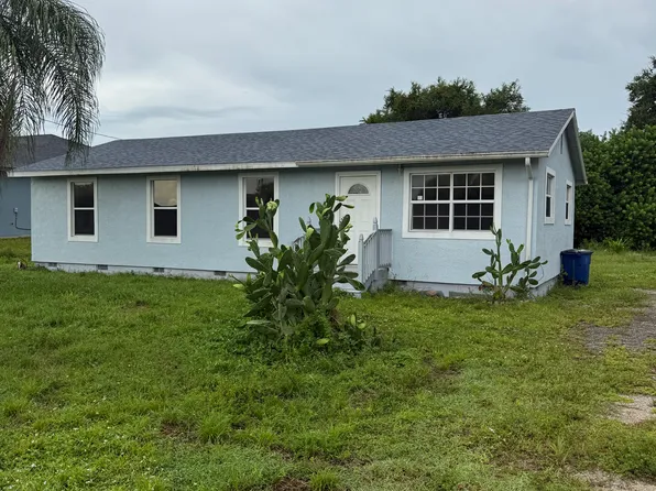 814 Frederick Reid St E, Lehigh Acres, FL 33974