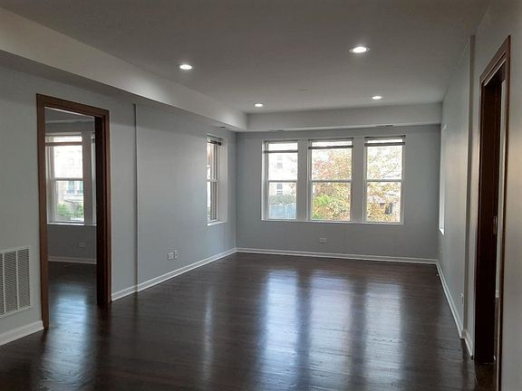 3rd image of 6322 N Richmond St APT 1A