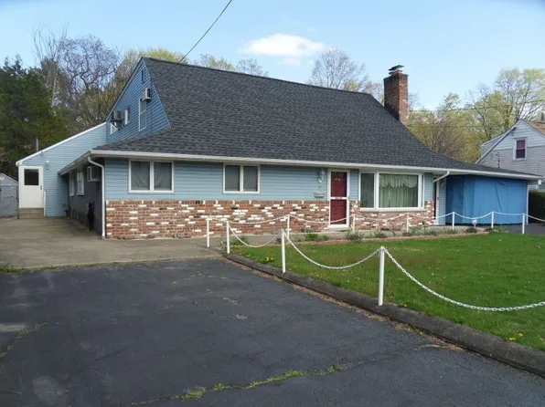 15 Spruce St, Pompton Lakes, NJ 07442