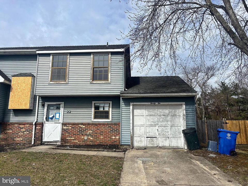 1st image of 22 Greenwich Dr