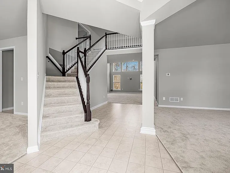 243 Wavyleaf Dr — Photo 4