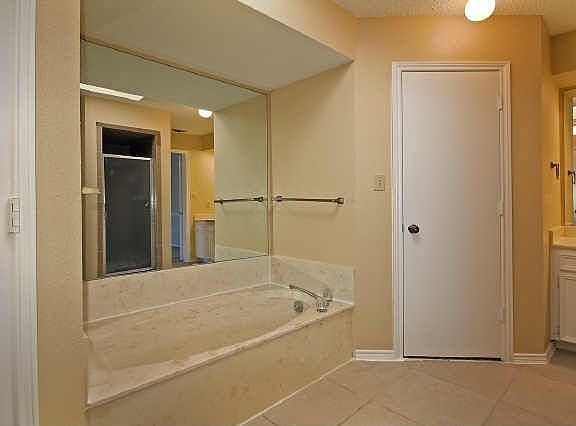 4th image of 2191 Carmel Dr