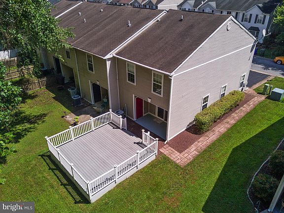 2nd image of 118 Creekside Ct