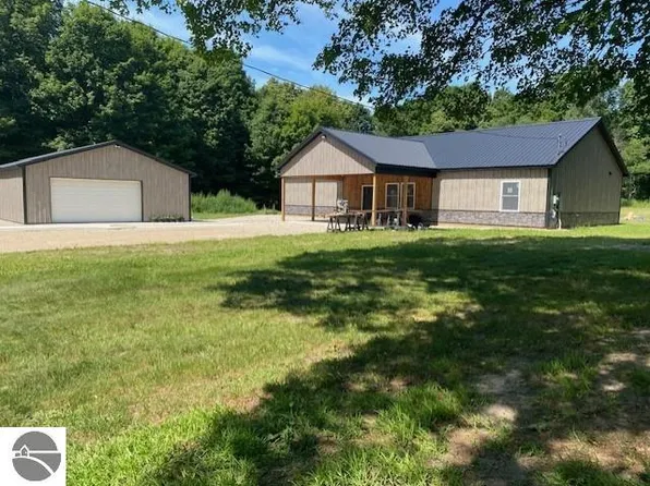 802 W 4th Rd, Buckley, MI 49620