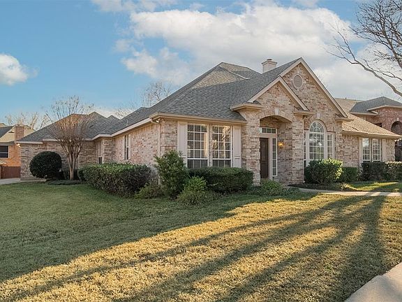 3rd image of 2201 Beechwood Ln