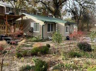 517 Sand Hill Rd, Louisville, NE 68037