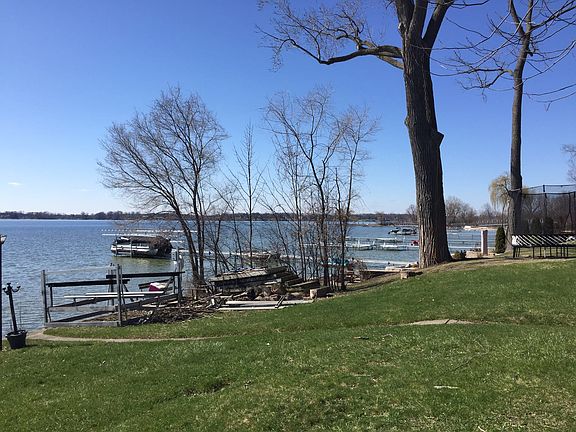 3rd image of 3805 Lake Front St