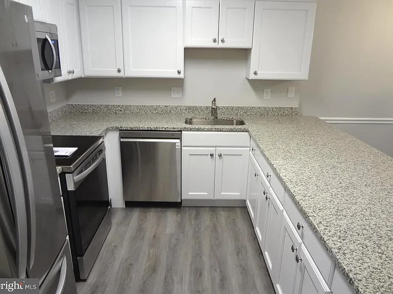 309 Bentley Ct — Photo 3