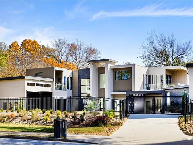 3600 Lower Roswell Rd — Photo 9