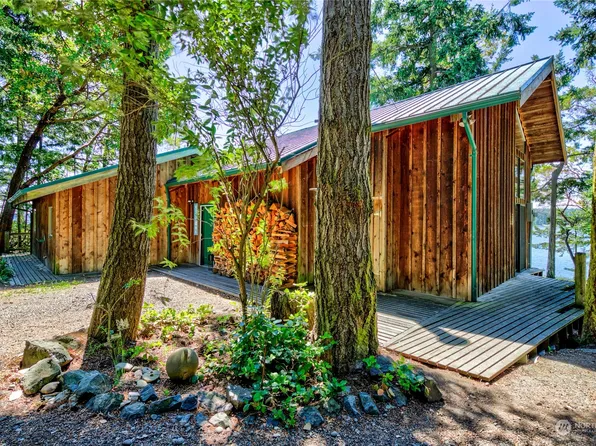 211 Madrona Road, Nordland, WA 98358