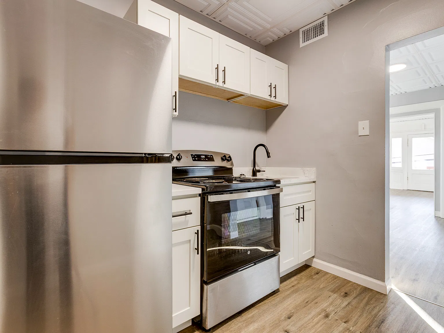 1 bed, $950 — Photo 2