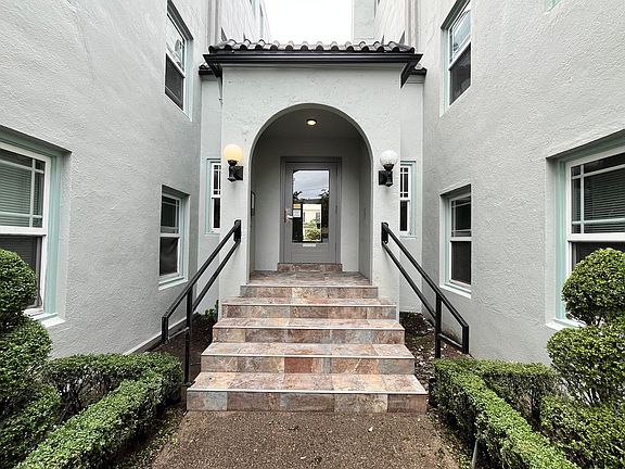 5th image of 1431 NE 21st Ave #109