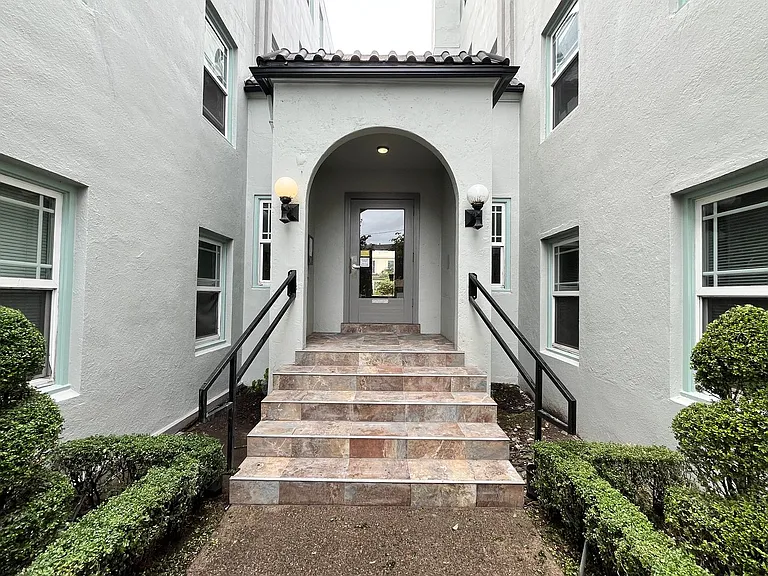 Castle Manor by Star Metro — Photo 26