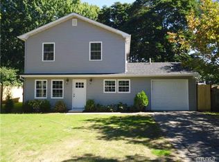 12 Laurin Rd, Calverton, NY 11933