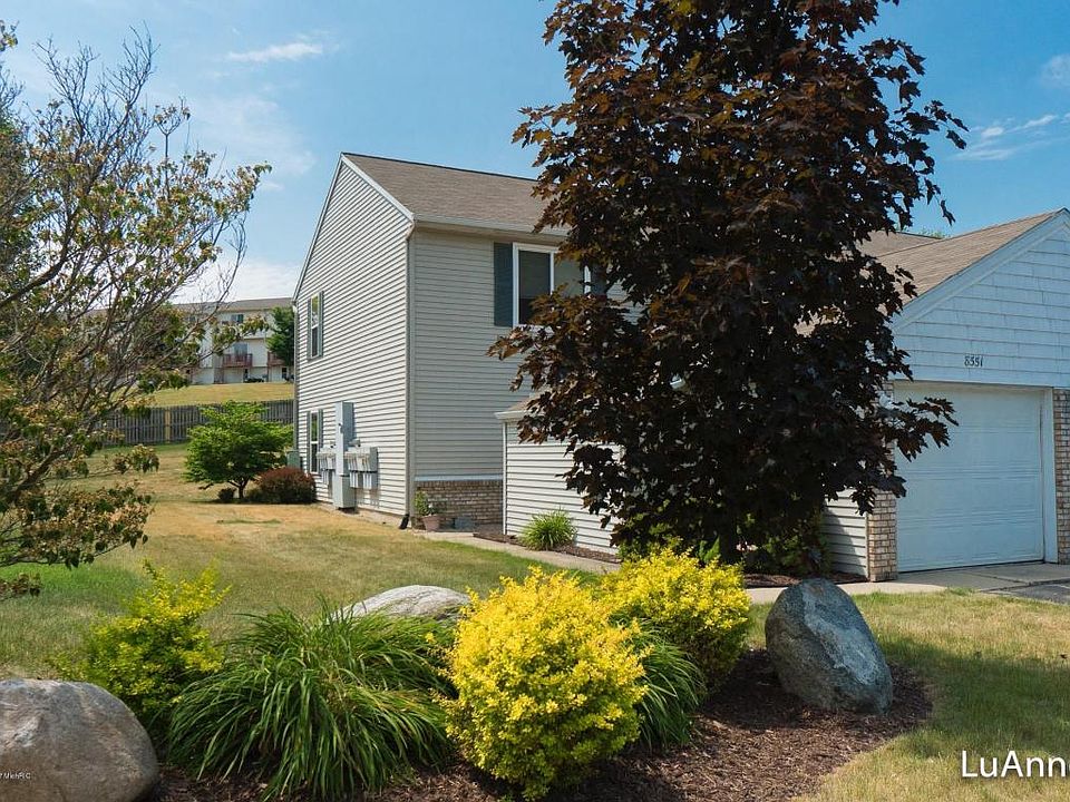 1st image of 8551 Courtland Dr NE #15