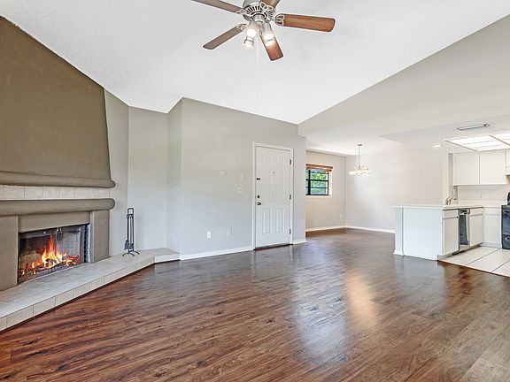 3rd image of 220 Killarney Bay Ct #6-2