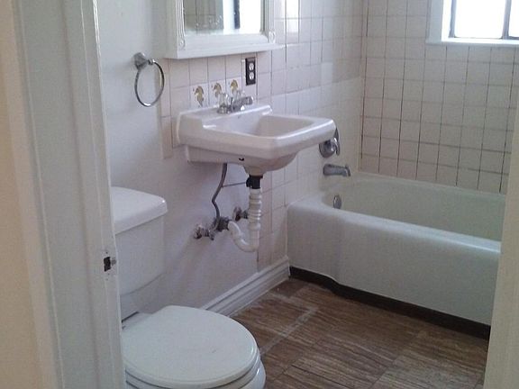 5th image of 131 S Kendall Way