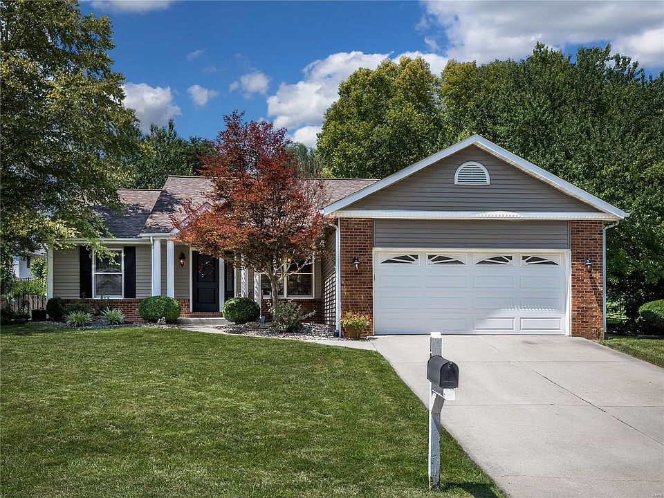 1st image of 12 Autumn Glen Dr