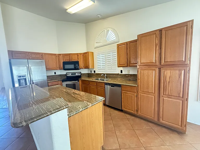 844 N Granite St — Photo 4