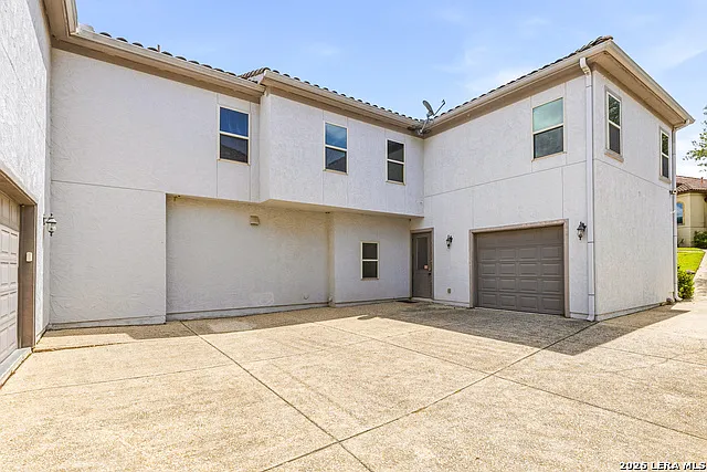 615 Sentry Hl — Photo 44